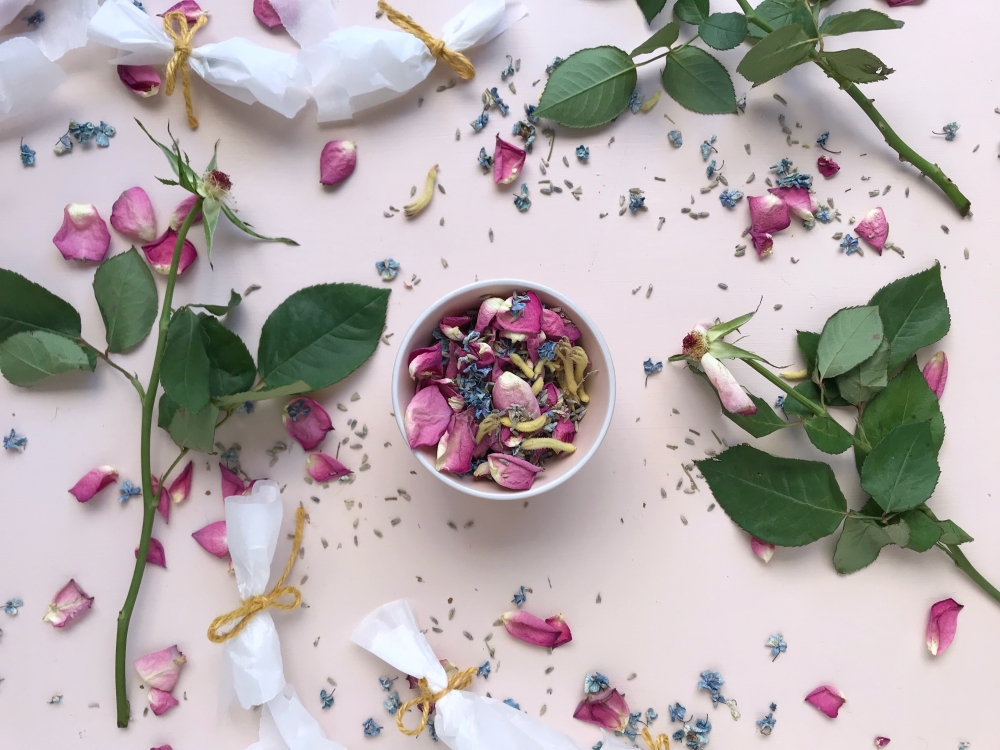 Dried Flower Petal Confetti Tutorial Polka Dot Wedding