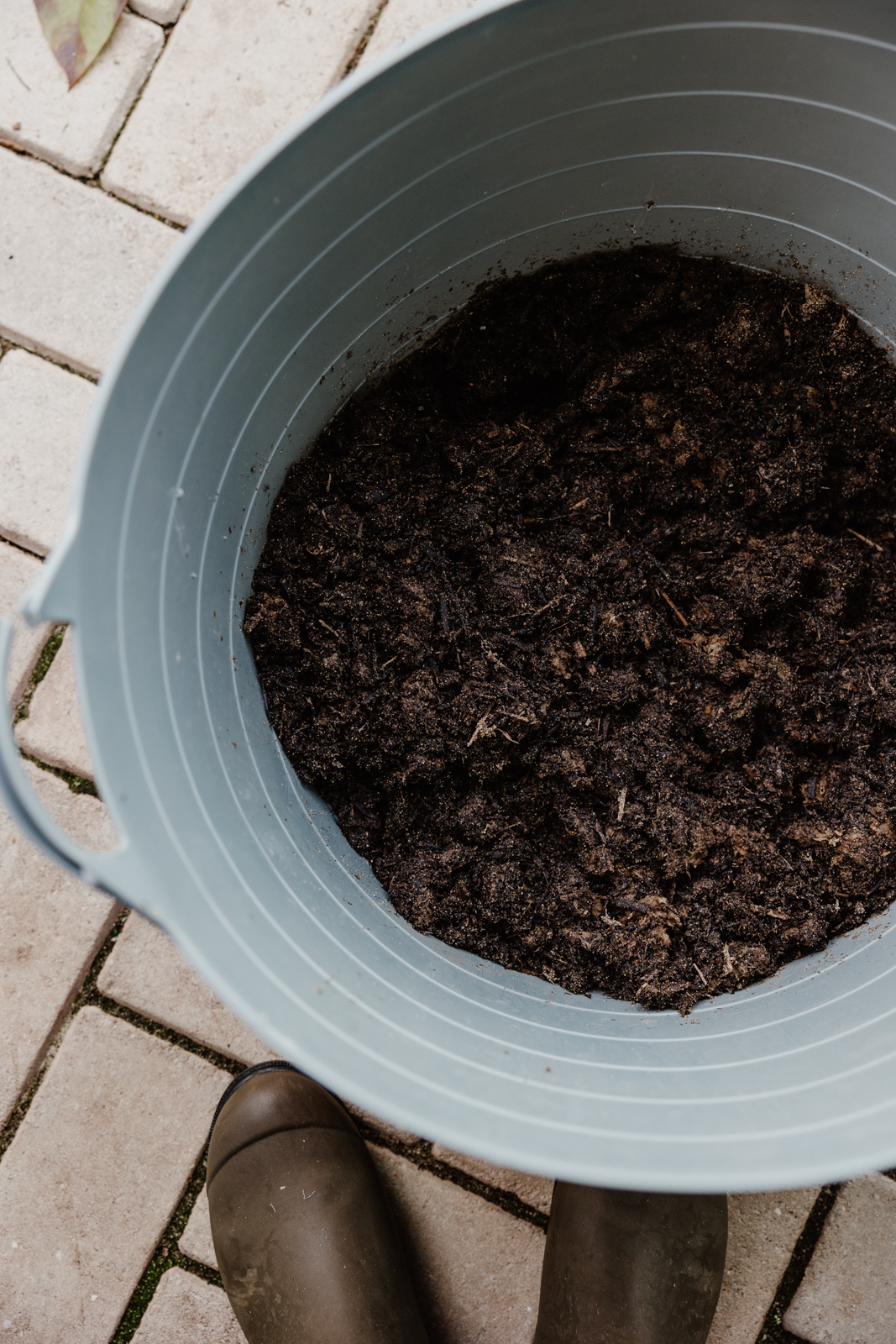 AgraWool Sideau sustainable floral foam alternative mixed with soil to make a super soil