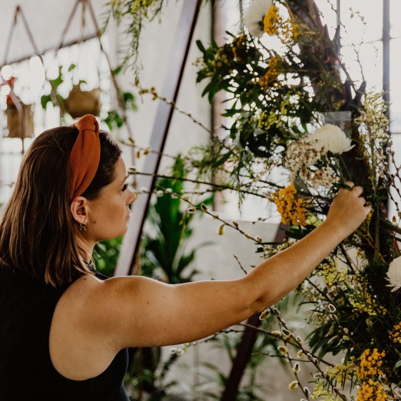 A sustainable florist using chicken wire and clamps instead of floral foam