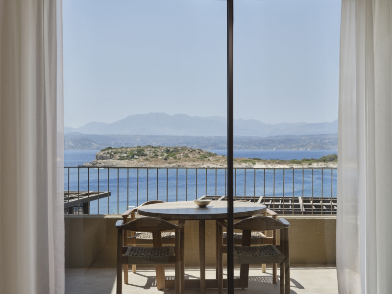 JW-Marriott-Crete_Deluxe-Family-Room-Balcony_credit-Christos-Drazos