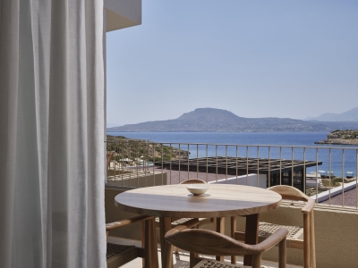 JW-Marriott-Crete_Deluxe-Family-Room_credit-Christos-Drazos