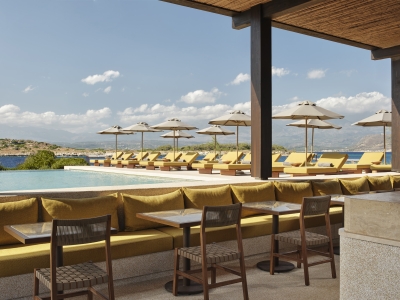 JW-Marriott-Crete_Suncti-Pool-Bar_credit-Christos-Drazos